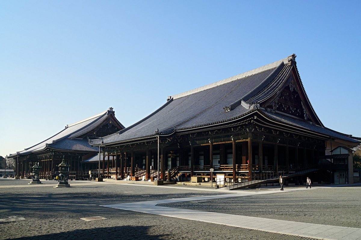 The great wooden hall of Nishi Honganji temple, Kyoto
